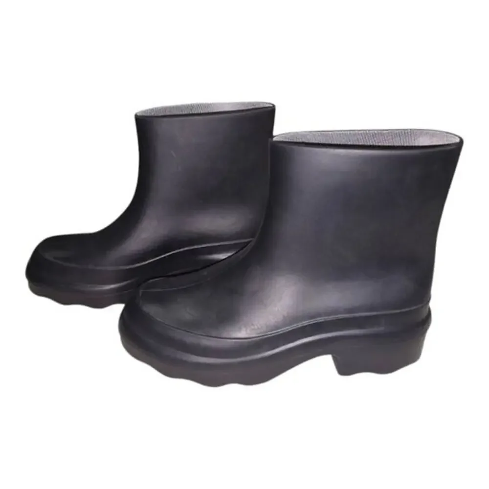 VINCE Nia Rainboots Stylish Black Lug Sole Women's Waterproof Boots‎ Size 6 New